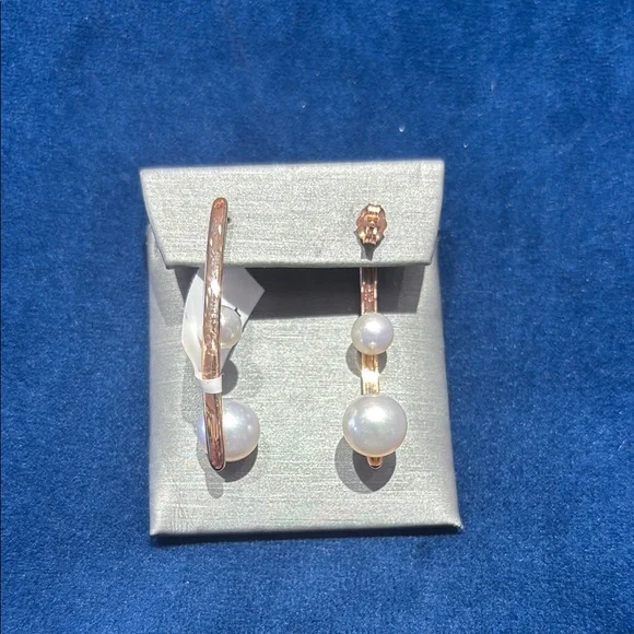 Elegant Pearl and Rose Gold Earrings - Picture 2 of 4